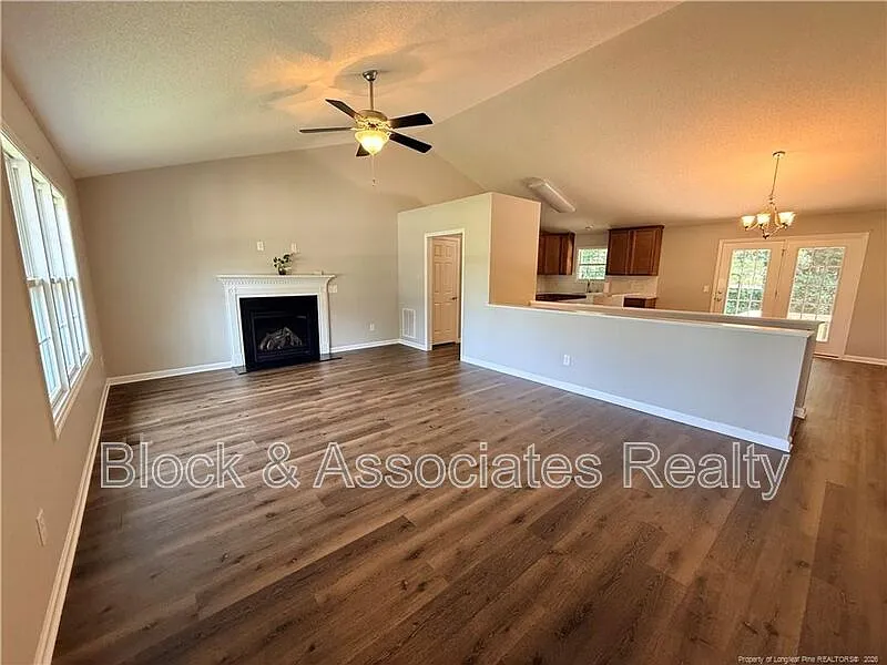 3 bed, 2.5 bath, 2282 sqft, $1,900 — Photo 2