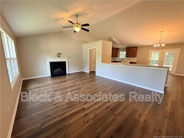455 Crusaders Dr — Photo 2