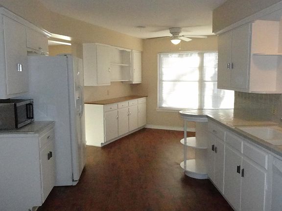 4th image of 2742 W Jefferson Blvd