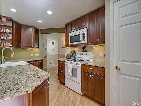 5th image of 1622 94th Dr SE