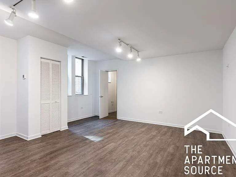 941 W Winona St #111 — Photo 15