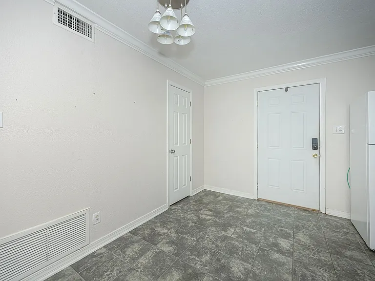 807 Market St — Photo 11