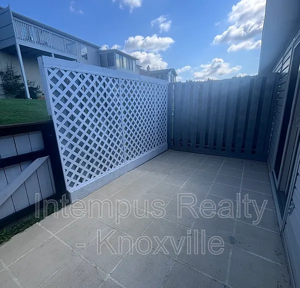 813 Villaview Way — Photo 25