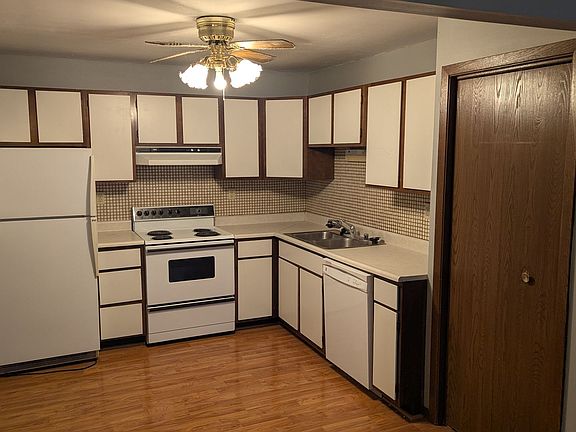 4th image of 506 Commercial St