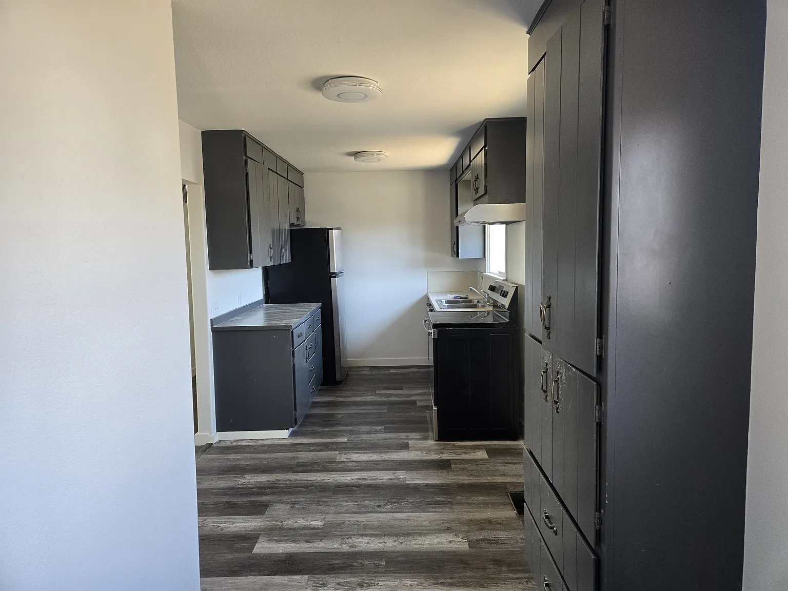 3 bed, 1.5 bath, $2,450 — Photo 3