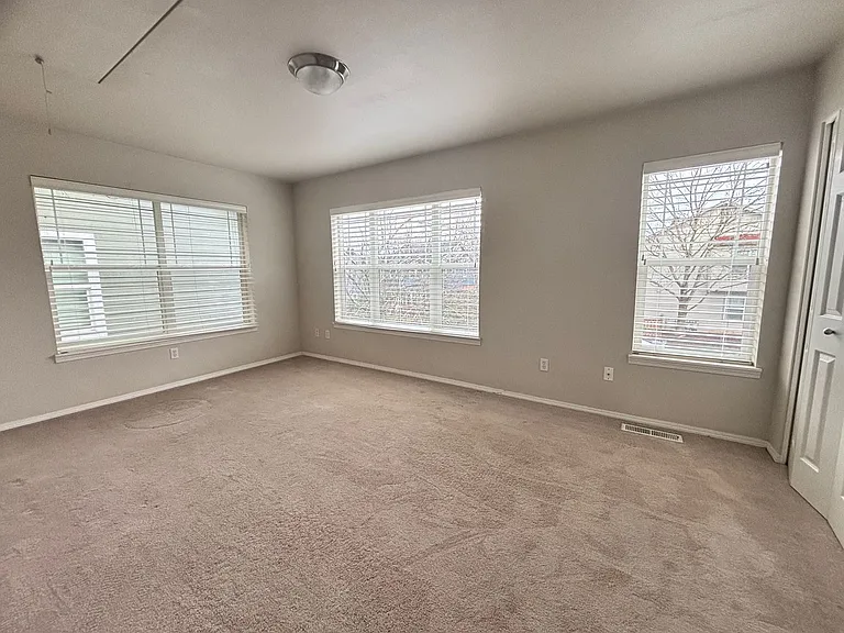 6931 N Borthwick Ave — Photo 13
