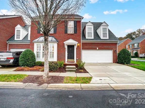 5300 Berkeley Pines Ln, Charlotte, NC 28277