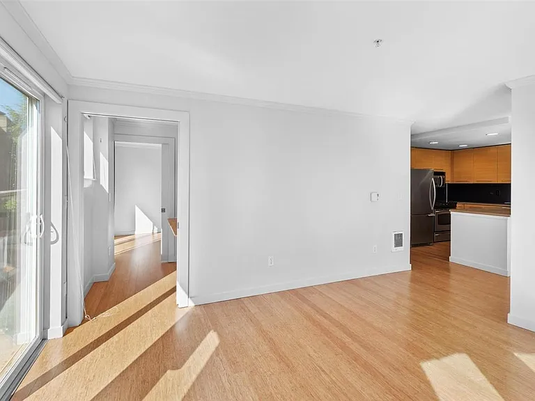 1420 E Pine St #E202 — Photo 6