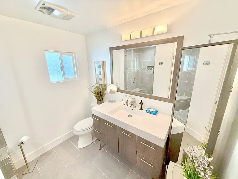1340 Benedict Canyon Dr — Photo 7
