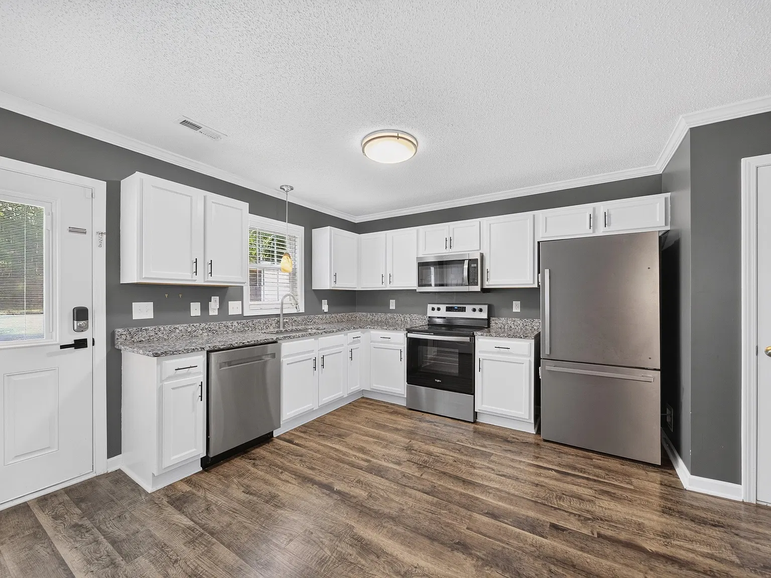 2 bed, 2.5 bath, 1474 sqft, $1,350 — Photo 2