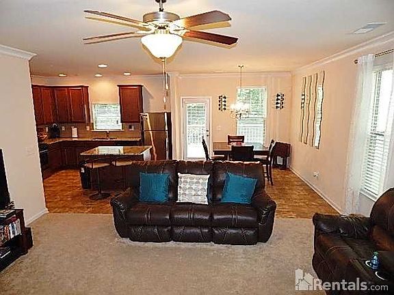 5th image of 2201 Capella Cir SW
