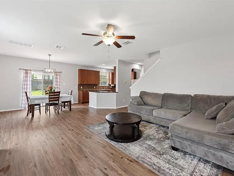 188 Rummel Dr — Photo 2