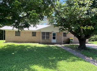 920 Jory St, Hico, TX 76457