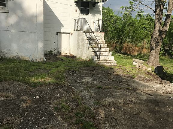 3rd image of 1138 Lawsonville Ave
