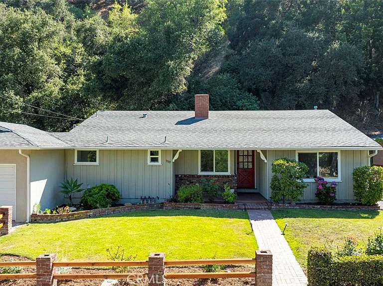 3585 El Lado Dr — Photo 2