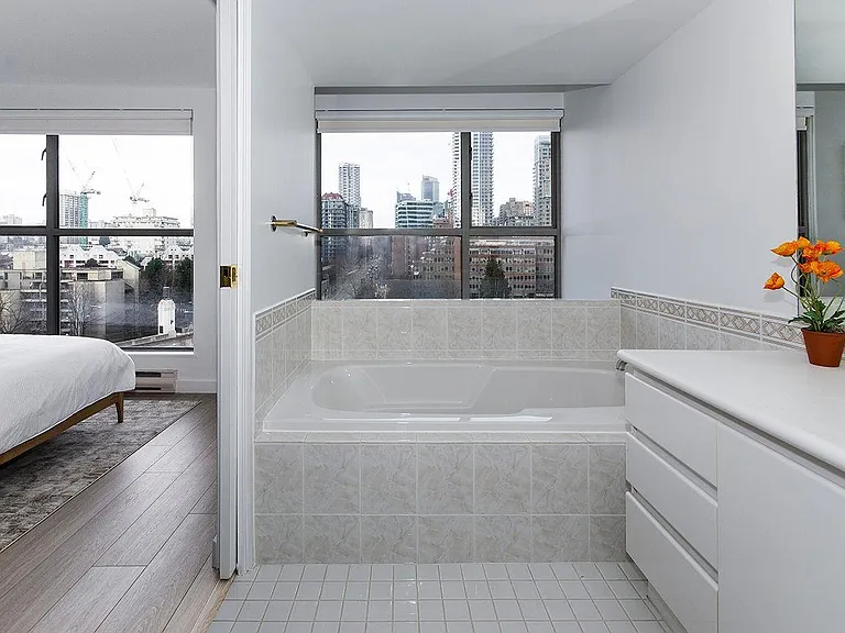 1000 Beach Ave #1305 — Photo 15