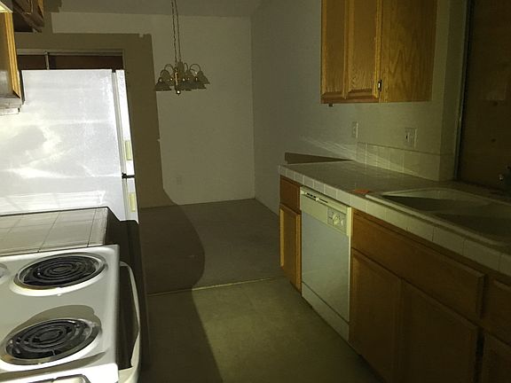 5th image of 1005 Carrie St