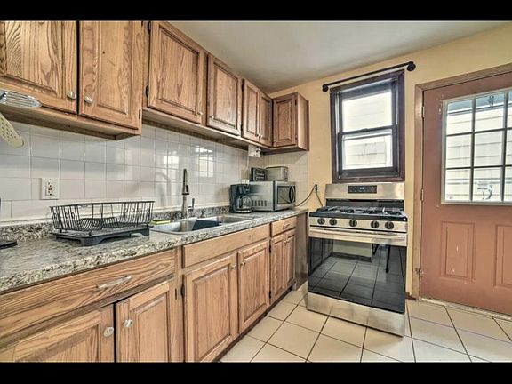 5th image of 3045 Evaline Ave