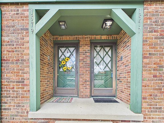 2nd image of 1577 Sandringham Ct