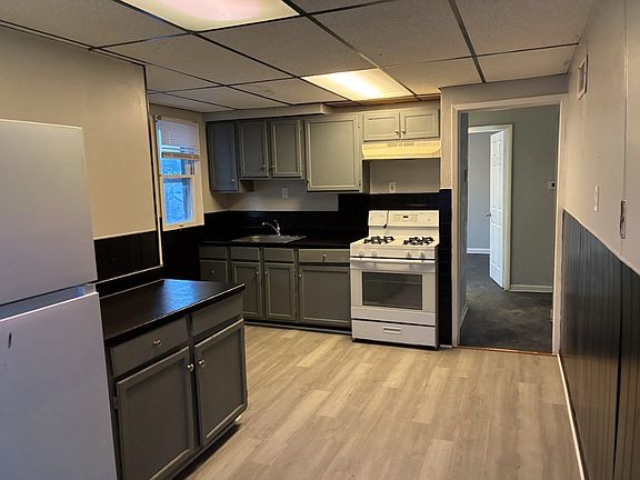 3rd image of 7470 Sharon Dr #1
