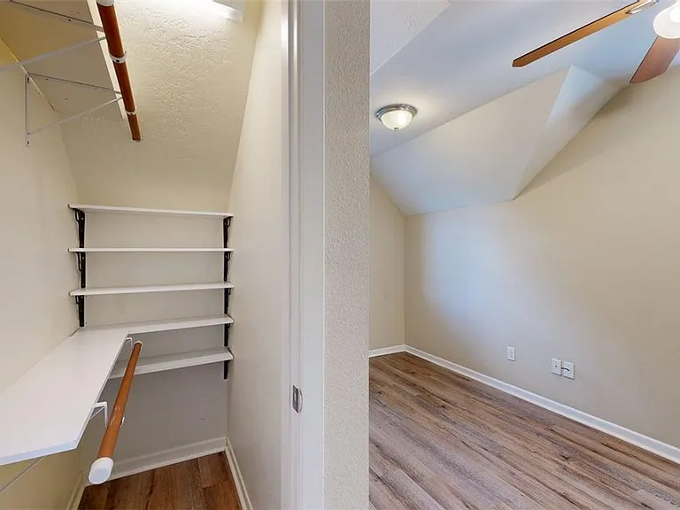 1724 Boardwalk Ct — Photo 32