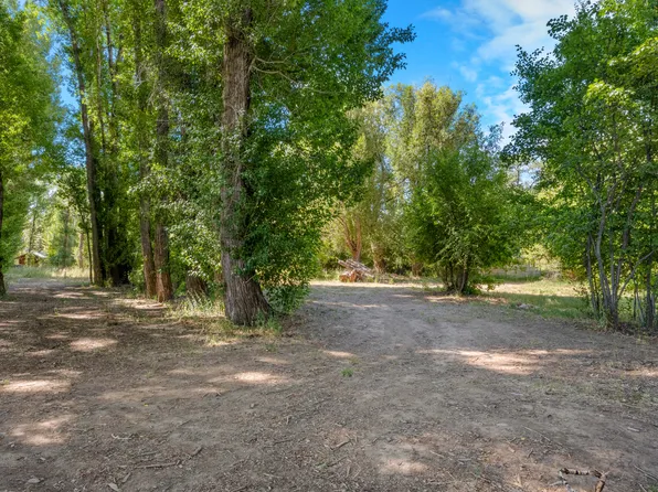 2302 S Bay Cir, Garden City, UT 84028