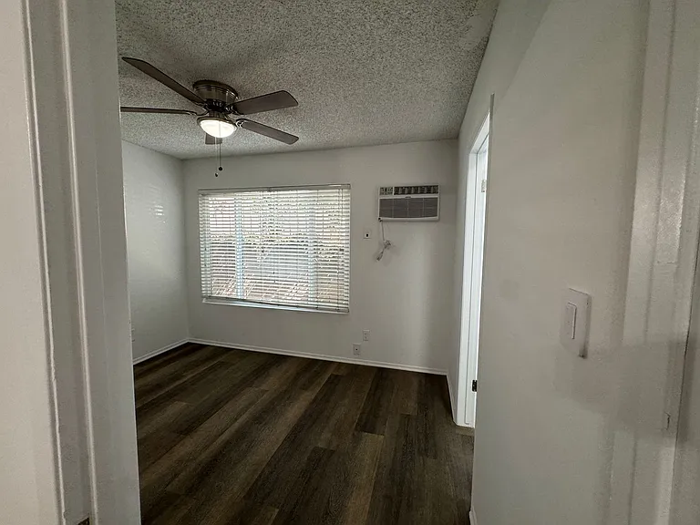 6736 Cleon Ave — Photo 22
