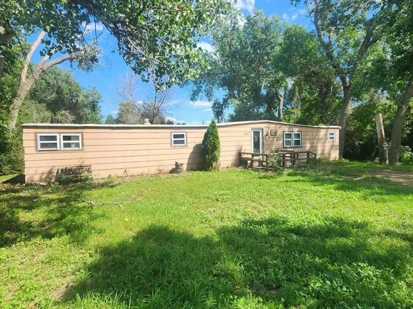 204 12th St SE, Hettinger, ND 58639