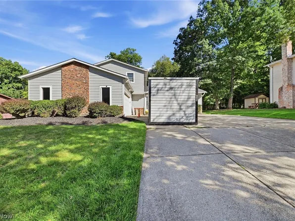 305 Parkland Oval, Brunswick, OH 44212