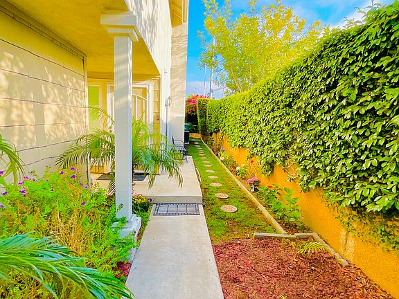 Side floral Patio