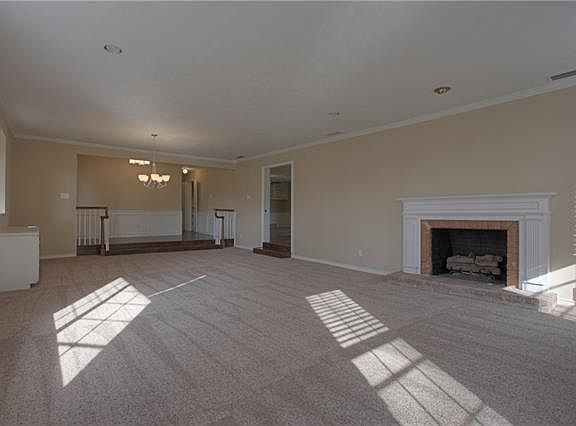 4th image of 2406 Canterbury Dr