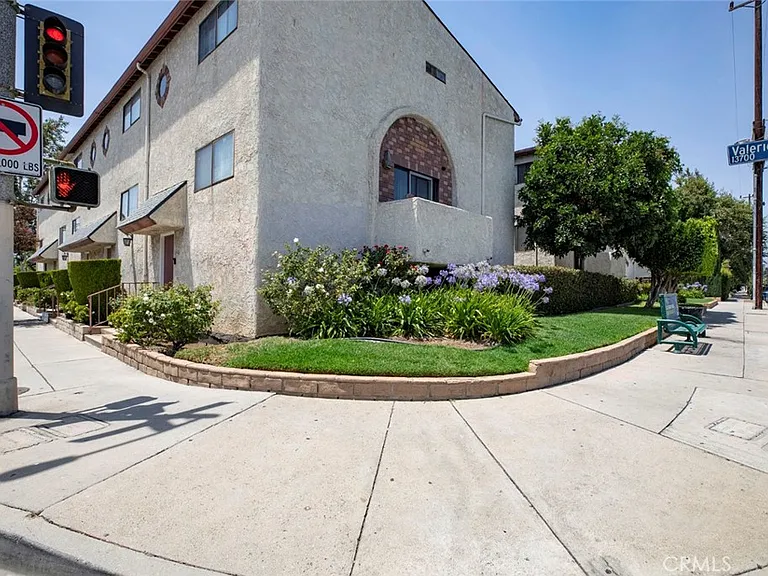 7409 Woodman Ave — Photo 3