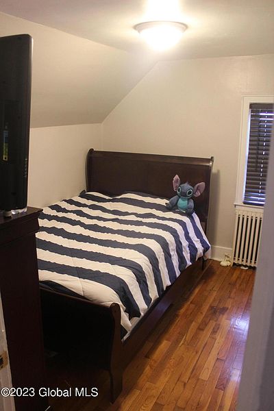 4th image of 70 Beverly Avenue