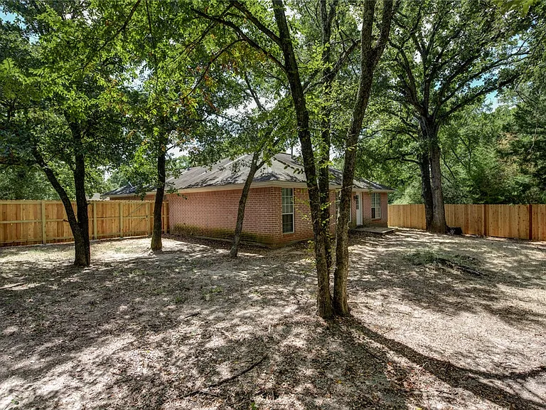 2402 Jaguar Ct — Photo 18