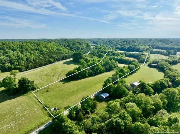 1 Fattybread Branch Rd, Williamsport, TN 38487