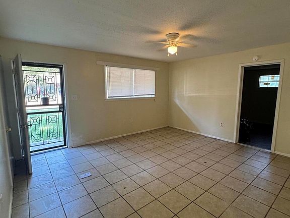 3rd image of 318 Queen Marie Ln