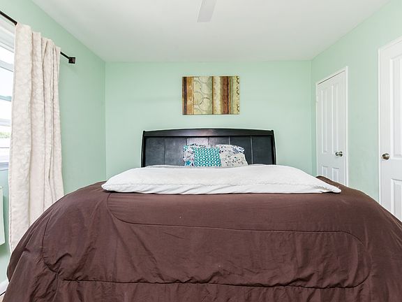 3rd image of 21731 Hempstead Ave