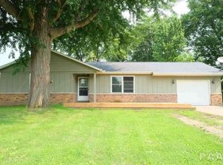 605 E 6th St, Delavan, IL 61734