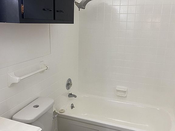 4th image of 202 Kenbrook Dr APT 3
