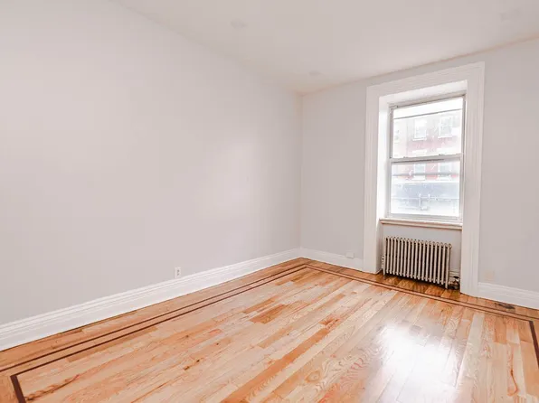 510 De Kalb Avenue image 1 of 14