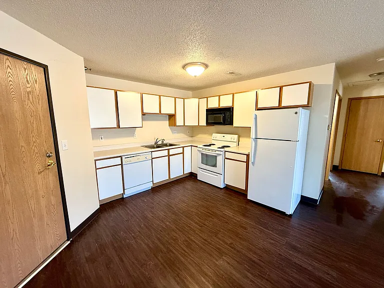 219 Crystal St — Photo 33
