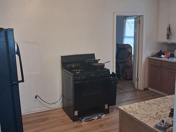 2nd image of 14814 Trinity St