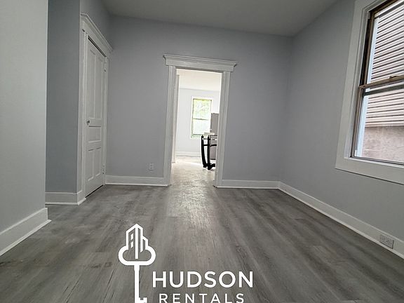 4th image of 34 Clerk St #1L