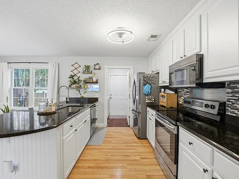 2711 Penn St — Photo 16