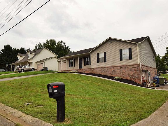 3rd image of 743 Panther Creek Ct