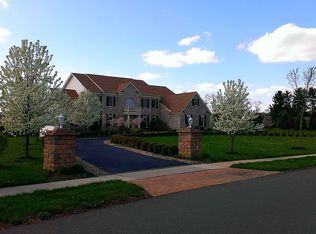28 Hallett Dr, Pennington, NJ 08534