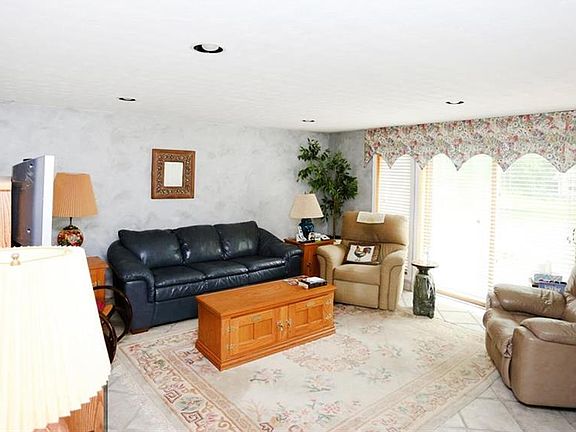 5th image of 651 Creekside Dr