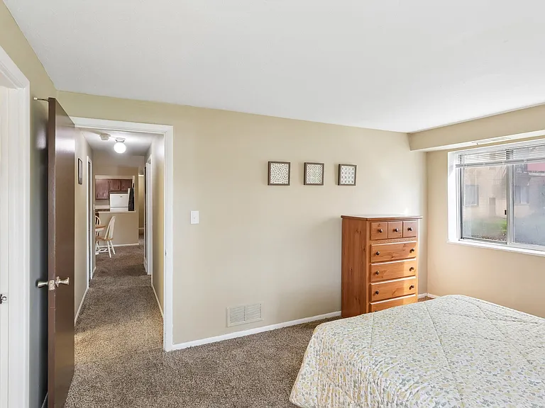 Columbus Park Apartments — Photo 32