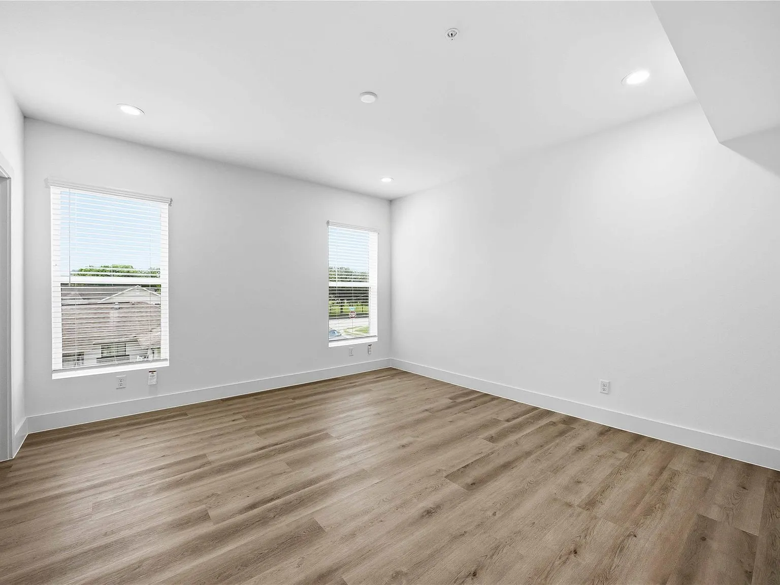 1 bed, 1.0 bath, 900 sqft, $1,350 — Photo 4