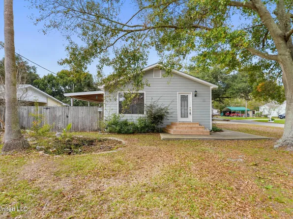 1705 14th St, Pascagoula, MS 39567